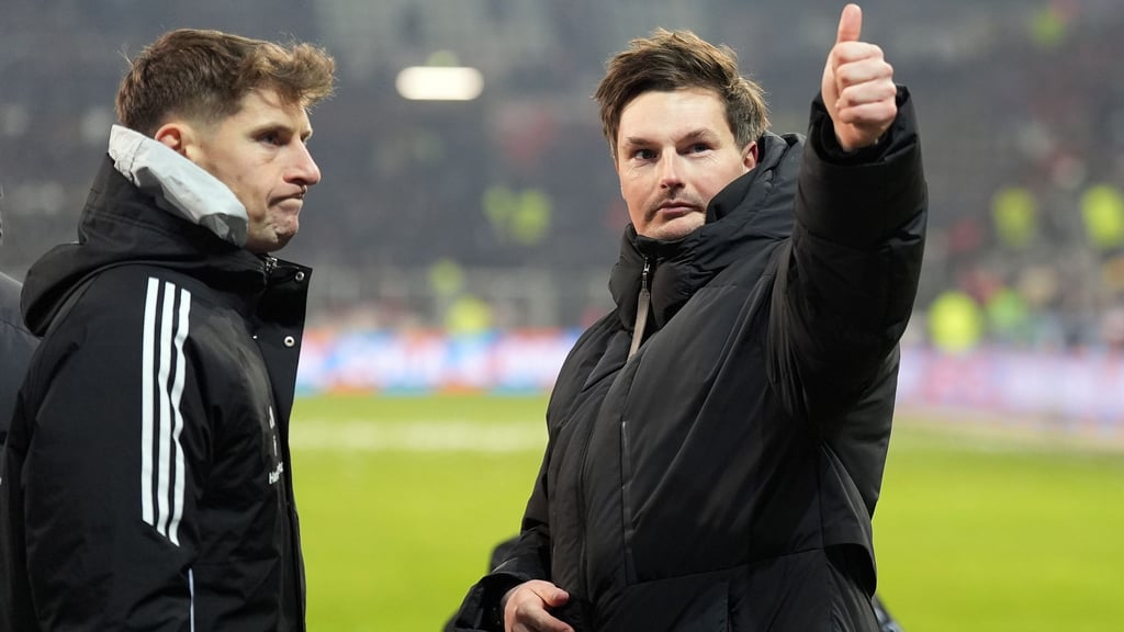 Vertrat seinen erkrankten Chef Merlin Polzin bei der Spieltags-Pressekonferenz: Loic Favé (l). (Archivbild)