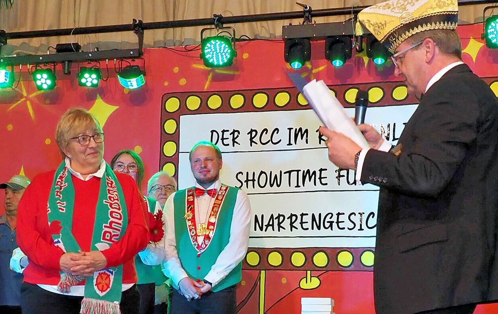 Auszeichnung für Regina Hartwig. Sie gehörte im November 1979 zu den damals elf Gründungsmitgliedern des RCC und arbeitet heute noch mit.