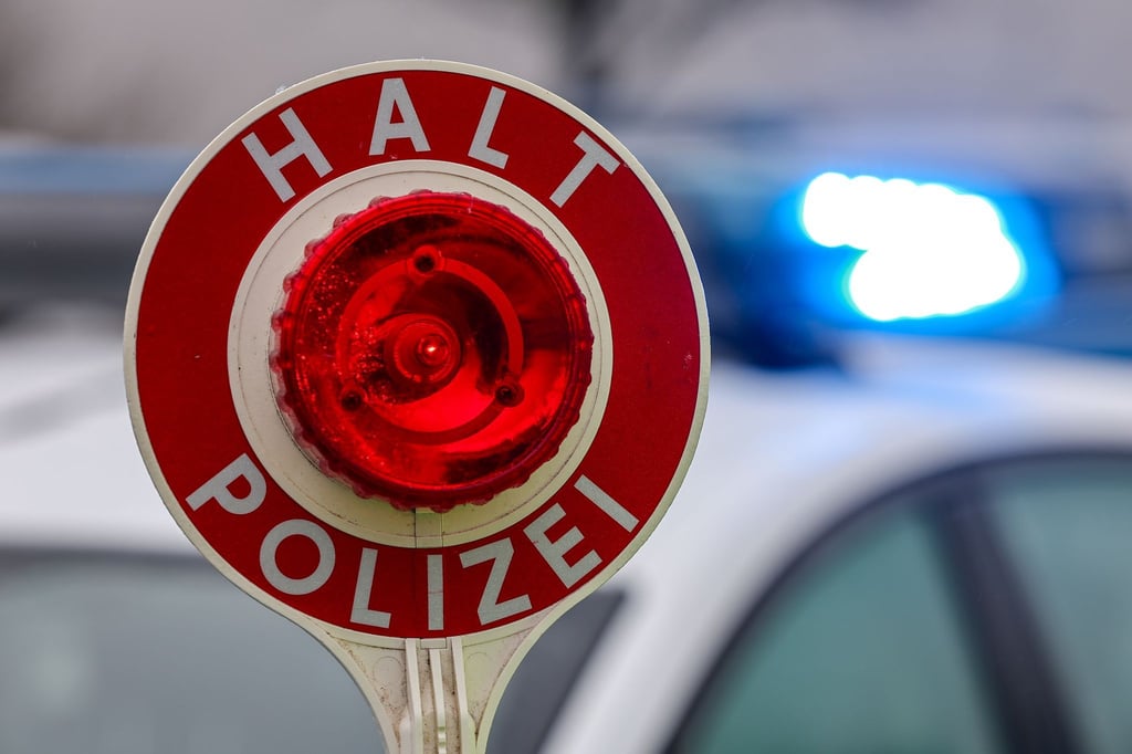 Die Polizei ermittelt nun wegen mehrfachen Verstoßes gegen das Waffengesetz. (Symbolbild)