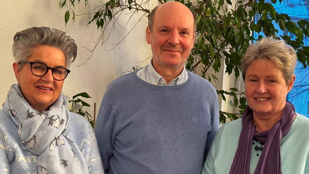 Doris Georgi, Manfred Krause und Monika Schindler (von links) gehören zum Team der ehrenamtlichen Berater des Kinder- und Jugendtelefons Halberstadt.