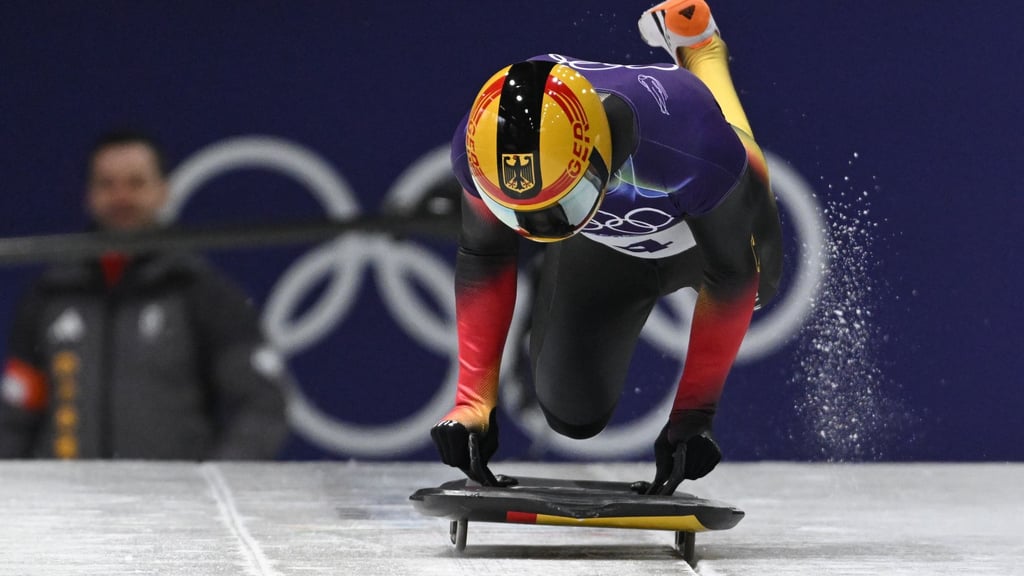 Axel Jungk liegt zur Halbzeit der Skeleton-Rennen auf Rang zwei.