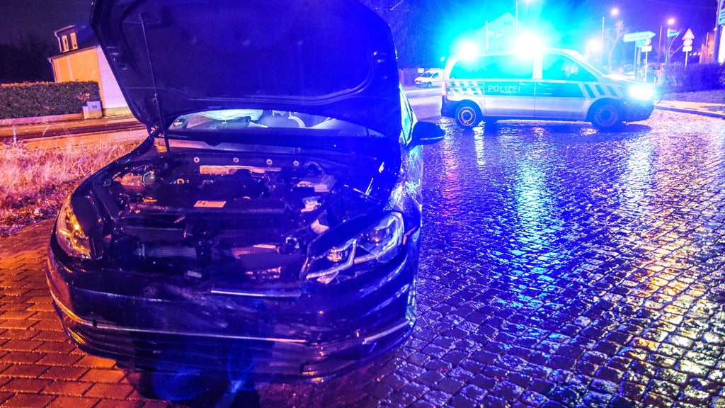 Die Polizei sperrt die Kötzschener Straße