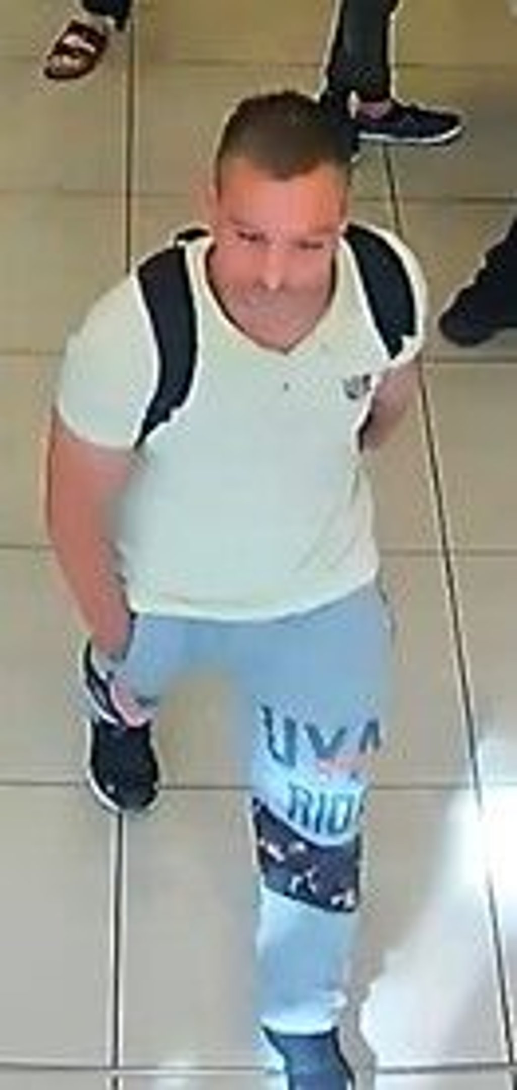 Drogeriediebstahl in Halle: Wer kennt diesen Mann?