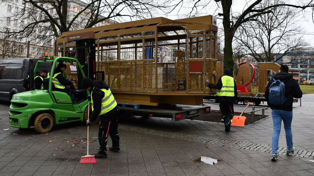 Die Lichterwelt Magdeburg, hier die „Strahlebahn“, wird derzeit abgebaut. Mitte November 2026 soll sie wieder angeschaltet werden.