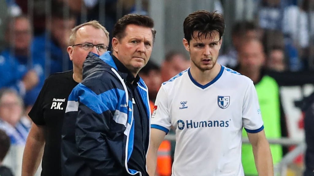 Christian Titz holte Jean Hugonet 2023 zum 1. FC Magdeburg und soll auch jetzt wieder Interesse am Franzosen haben, der im Sommer ablösefrei wechseln kann.