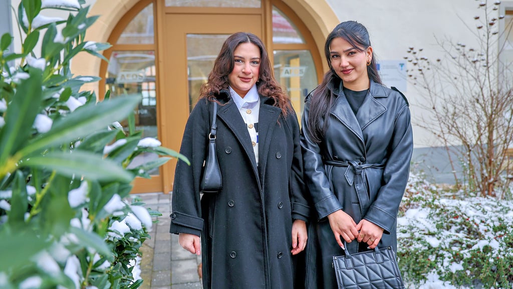 Die beiden Weißenfelserinnen Baran Jarjis Shaker (links) und Bahara Noorzai haben 2025 den Integrationspreis des Landes in der Kategorie „Besonderes Engagement von Einzelpersonen“ gewonnen.