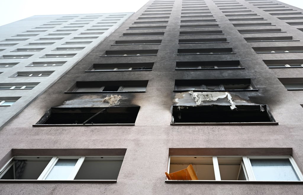 Bei dem Brand in dem Hochhaus kam ein Säugling zu Tode.