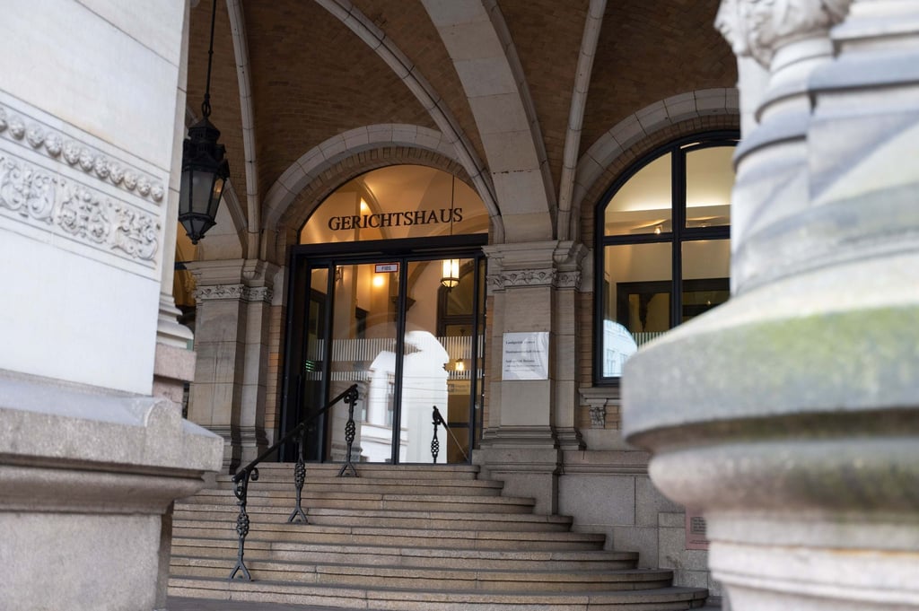 Zwei Männer stehen bald wegen Anschlagsplänen vor dem Landgericht Bremen. (Archivbild)