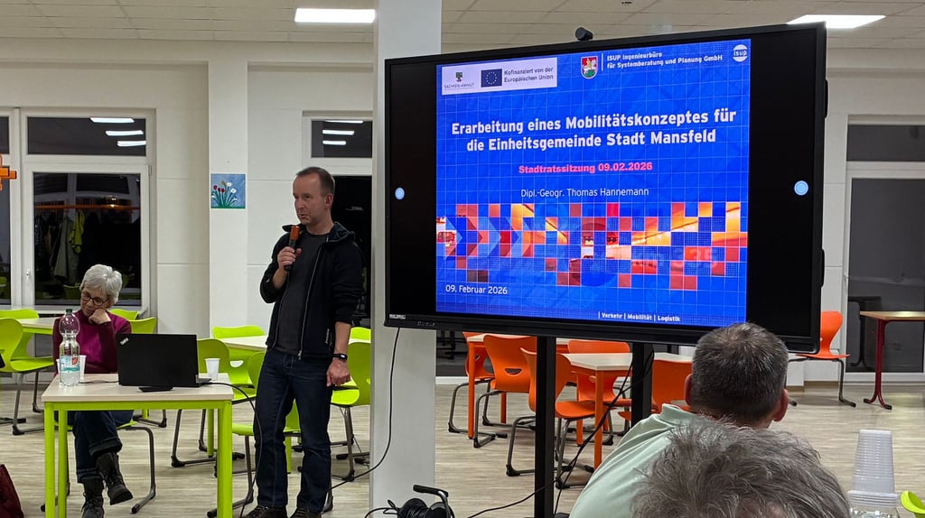 Thomas Hannemann aus Dresden erläutert das Mobilitätskonzept der Stadt Mansfeld. 