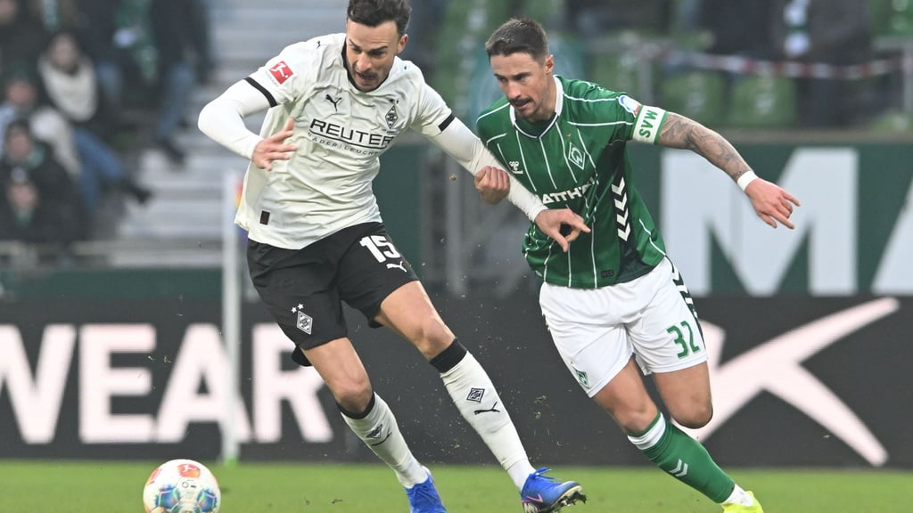 Borussias zehnmaliger Torschütze Haris Tabakovic (links) hat zuletzt binnen fünf Bundesligaspielen nur einmal getroffen (Archivbild).