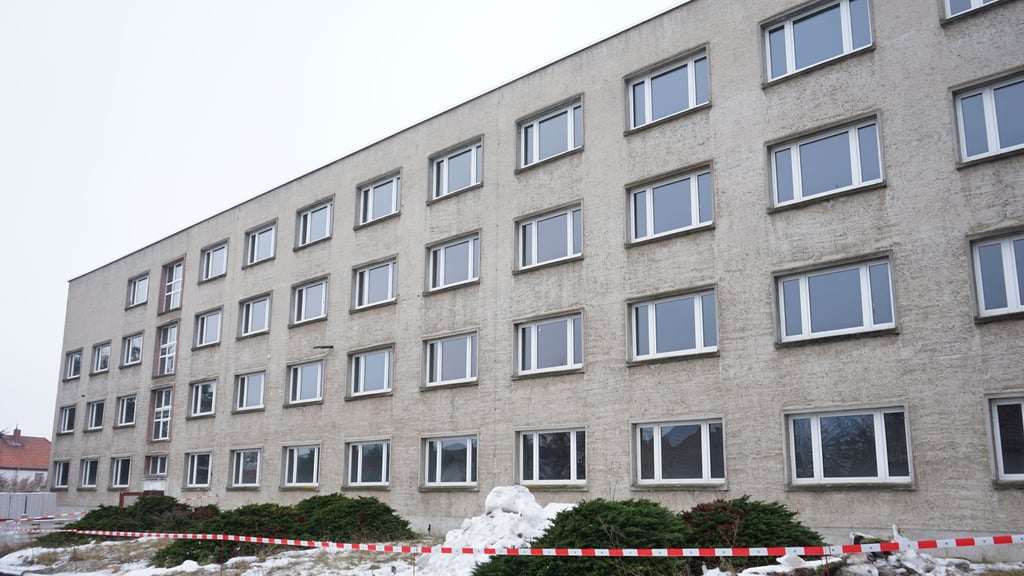 Der hintere Teil des ehemaligen Landratsamtes wird mit Balkonen versehen.