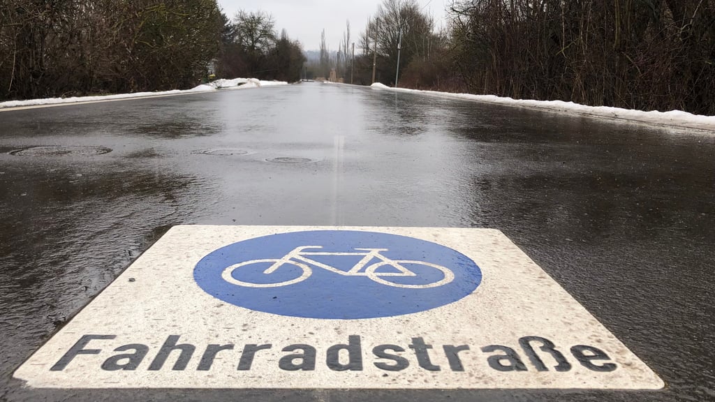 Im Quarmbachweg, der ersten Fahrradstraße in Quedlinburg, ist nach dem Ausbau eine erste Verkehrszählung durchgeführt worden.