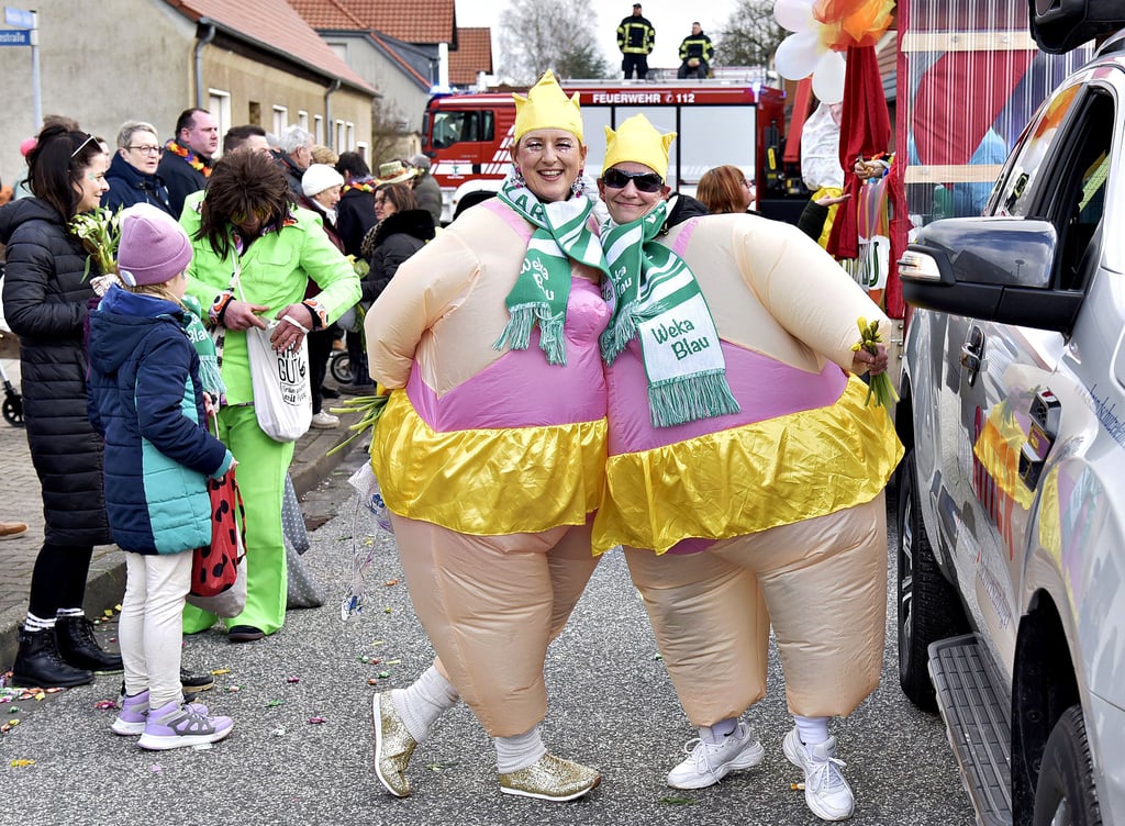 Mit dem Tulpensonntagsumzug wird in Klötze das Ende der Saison 2025/2026 eingeläutet. Auf den Straßen geht es lustig und turbulent zu. 