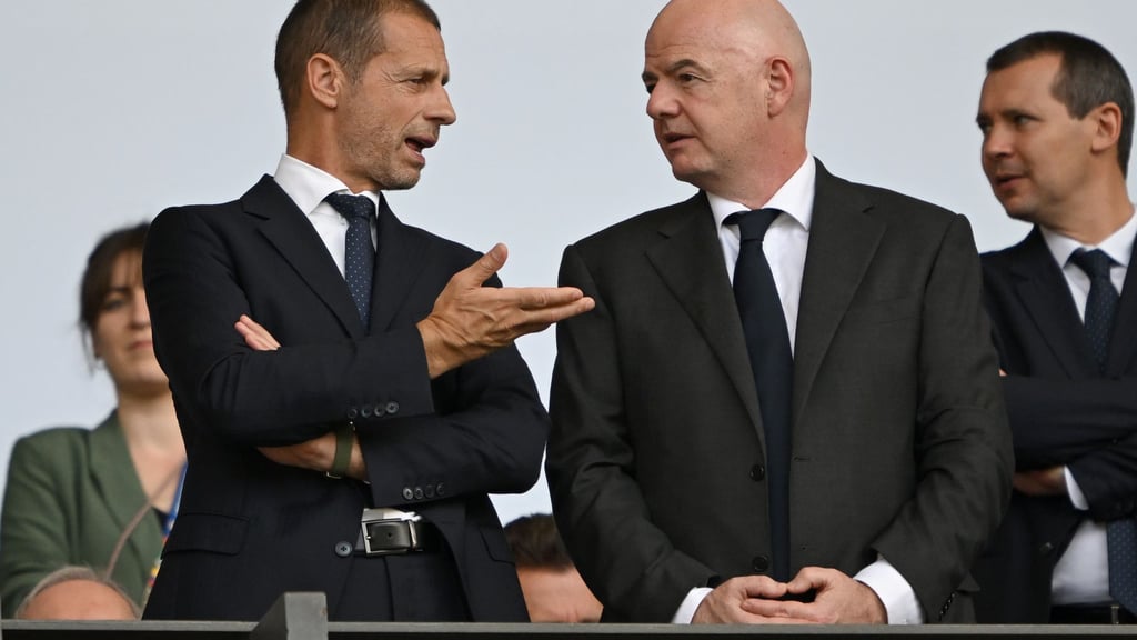 Ceferin (l.) und Infantino (r.) führen die UEFA und die FIFA im WM-Jahr an.