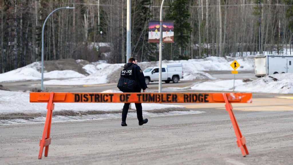 An einer Schule in Kanada kommen mehrere Menschen durch Schüsse ums Leben.