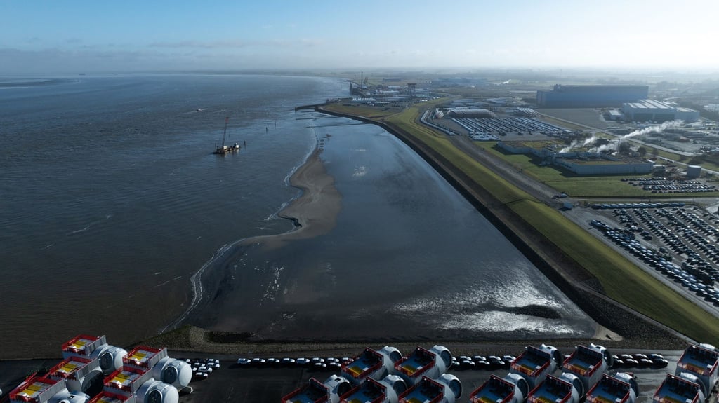 Ein vor Cuxhaven gestrandetes Segelschiff soll am Wochenende geborgen werden. (Archivbild)