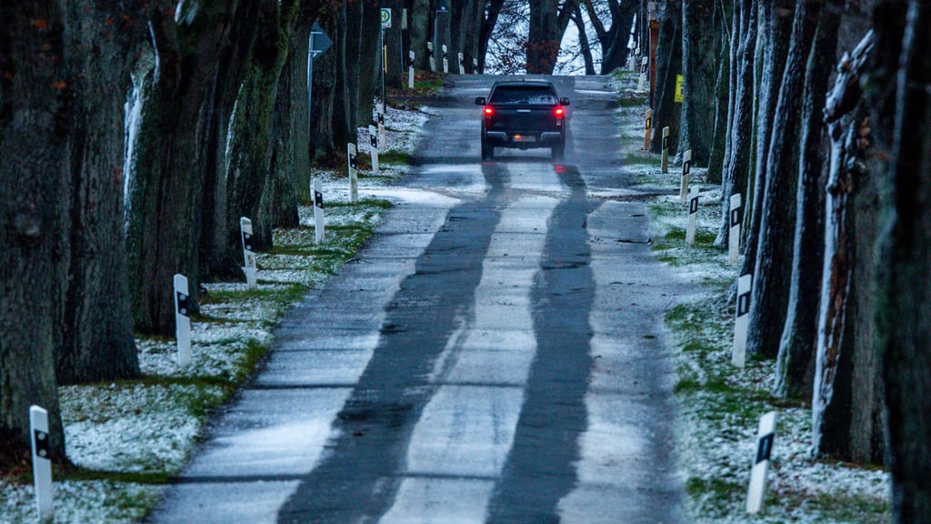 Winter in Sachsen-Anhalt: Während im Süden der Schnee taut, kommt im Norden und Westen neuer Schnee hinzu.