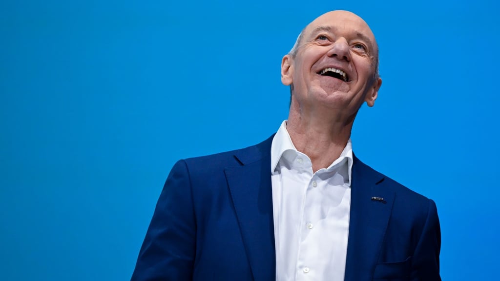 Siemens-Chef Roland Busch hat Grund zur Freude: Geschäftszahlen und Aktienkurs entwickeln sich gut.