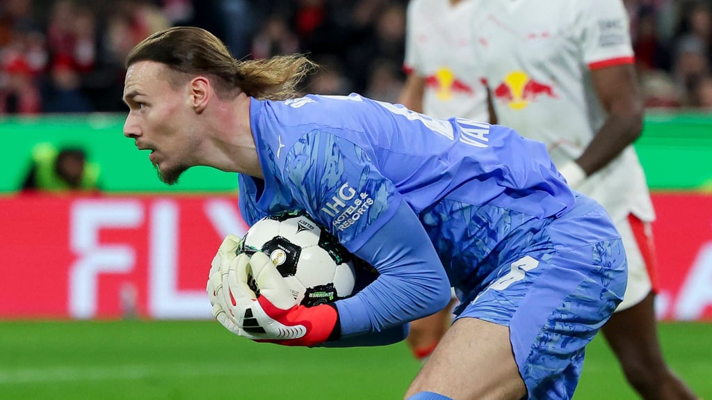 Maarten Vandevoordt im Pokalspiel gegen den FC Bayern.