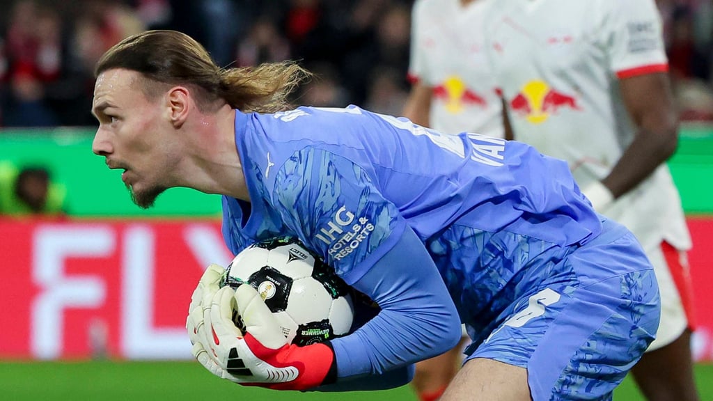 Maarten Vandevoordt im Pokalspiel gegen den FC Bayern.