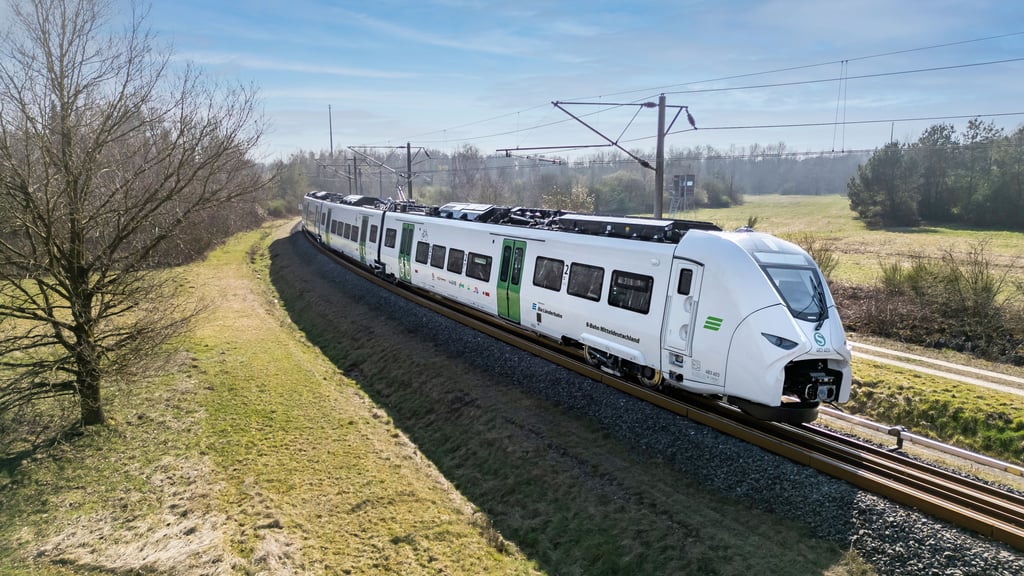 So sehen die neuen S-Bahnen aus, die ab Dezember 2026 zwischen Halle und Leipzig rollen.