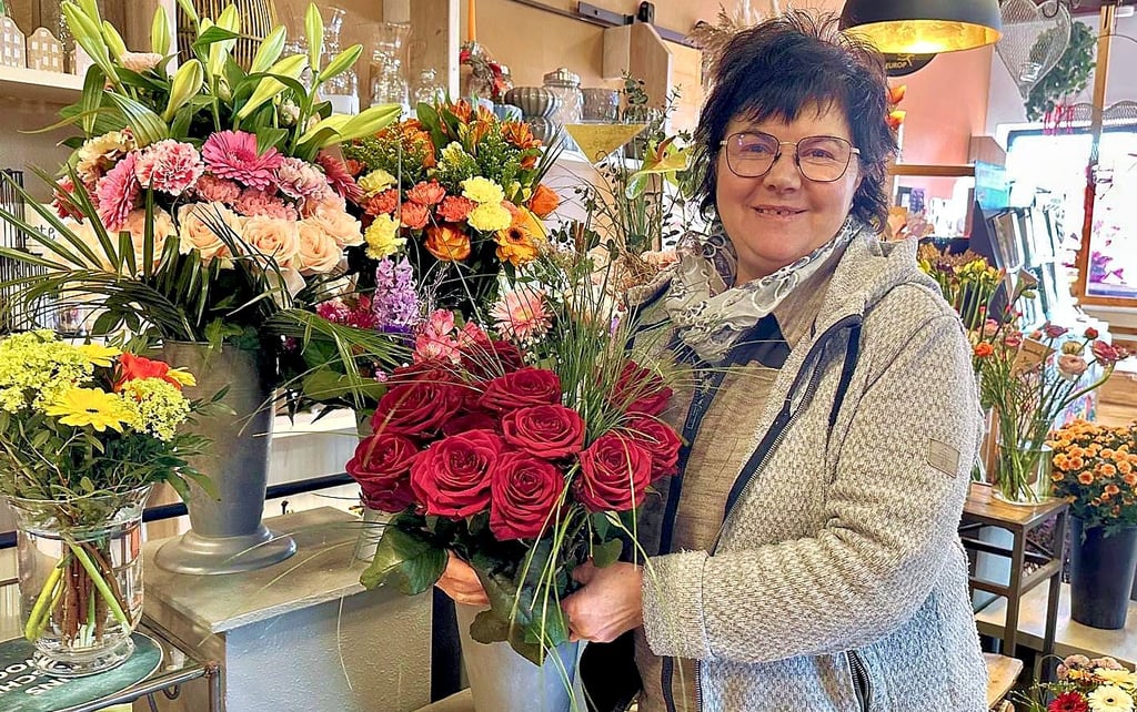  Topfpflanze statt Blumenstrauß als Liebesgruß zum Valentinstag. Floristin Bettina Schmager-Scheil ist Chefin vom Jessener „Blumeneck“.