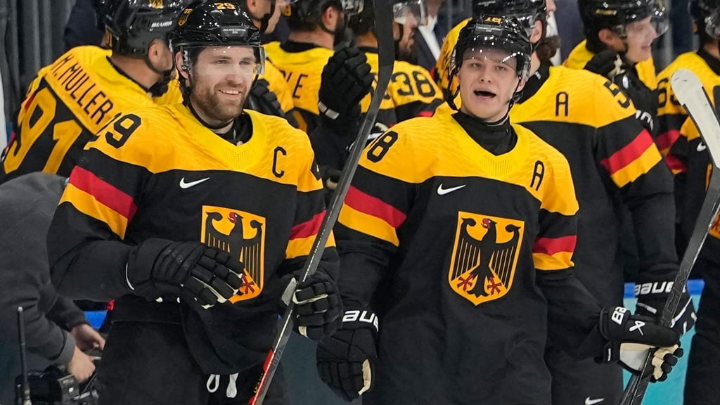 Leon Draisaitl und Tim Stützle führen Deutschlands Eishockey-Team zum Sieg gegen Dänemark