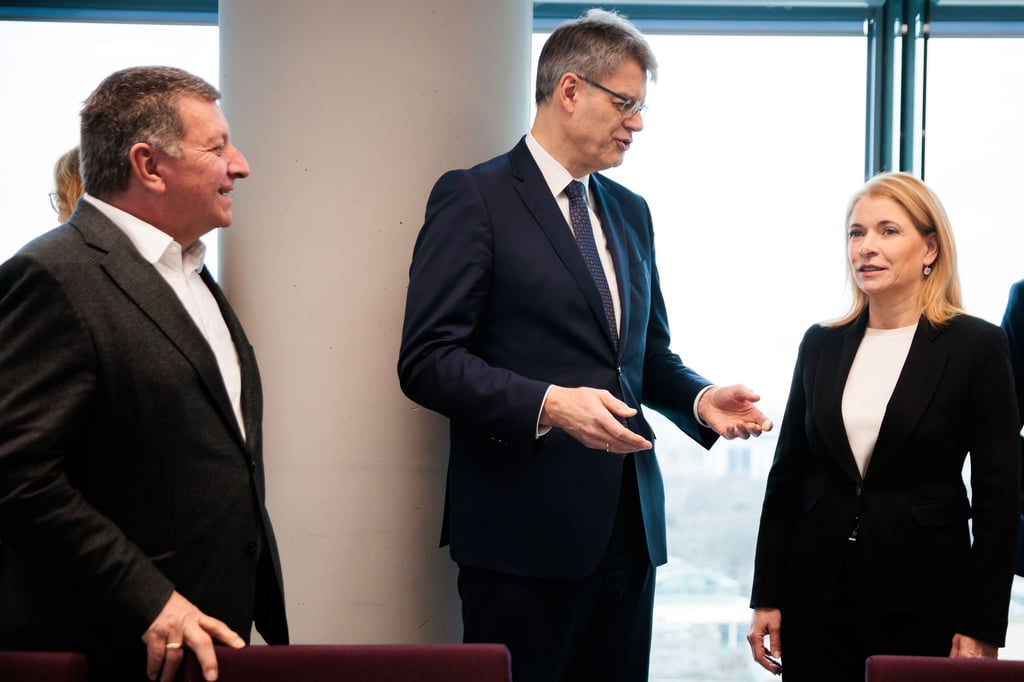 Bahnchefin Evelyn Palla lud zum Sicherheitsgipfel nach Berlin.