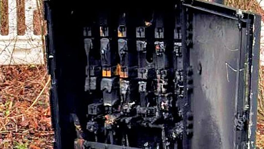 Der Kabelverteilerschrank nach dem Brand.