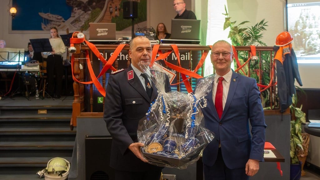 Oberbürgermeister Armin Schenk war zu Gast bei der Greppiner Feuerwehr. 