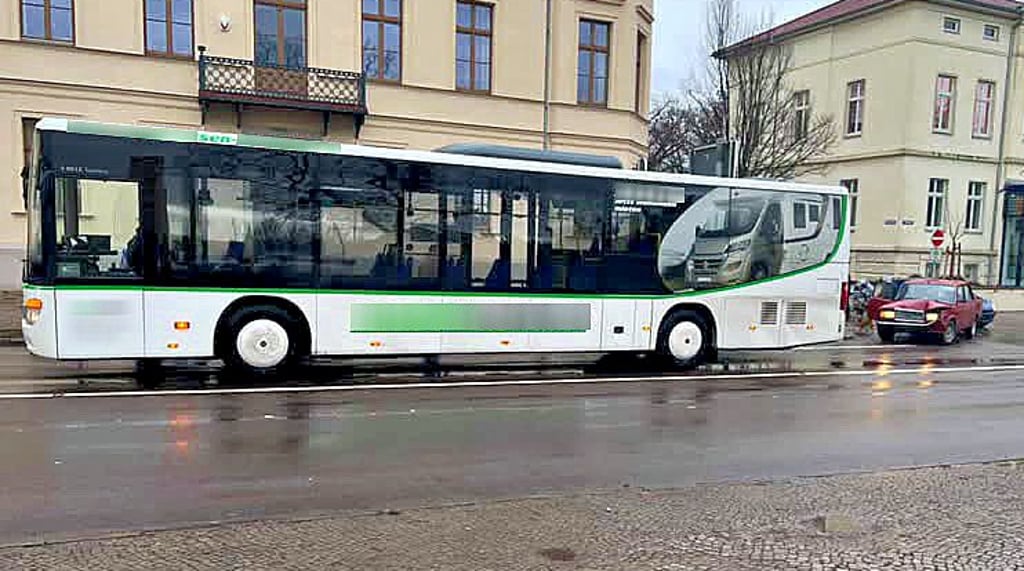 Ein Unfall mit einem Bus und einem Oldtimer hat sich am Freitagmittag auf der Friedensallee ereignet. 