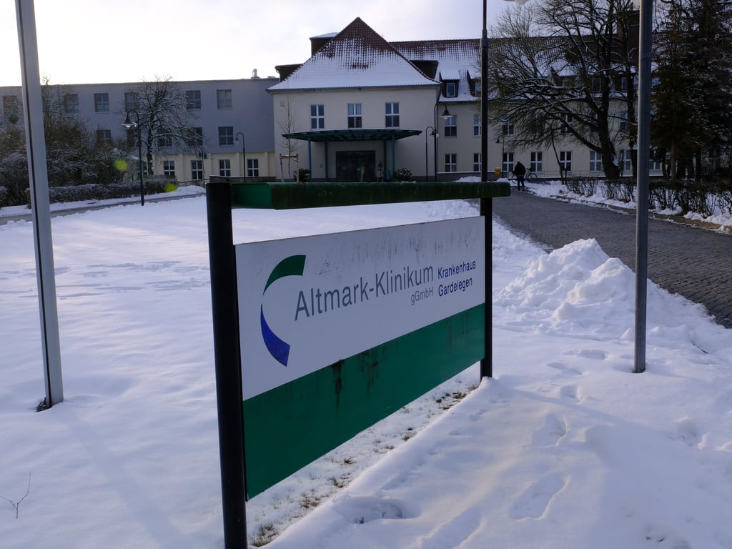Mandy Schumacher und Olaf Meining setzen sich für den Erhalt beider Standorte des Altmarkklinikums im LAltmarkkreis ein.