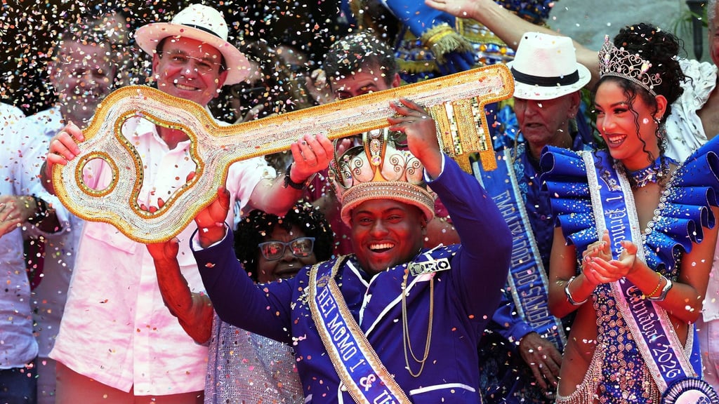 Der weltberühmte Karneval in Brasiliens Millionenmetropole Rio de Janeiro ist offiziell eröffnet.