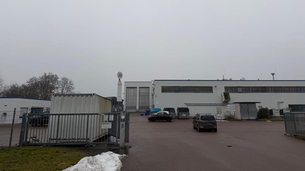 In der Nähe von Helbra ist ein 24-Jähriger am frühen Freitagmorgen bei einem Arbeitsunfall gestorben.