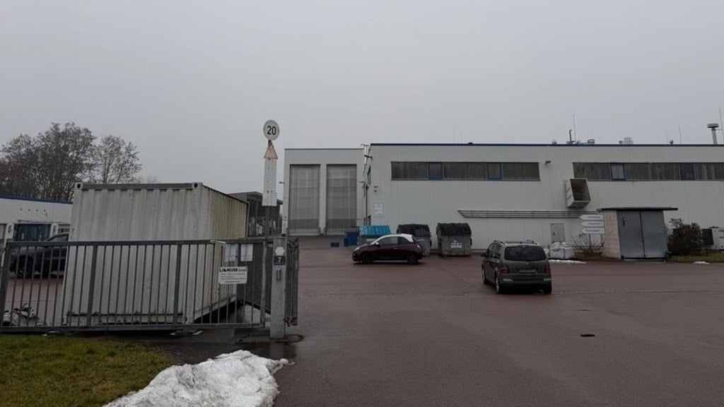 In der Nähe von Helbra ist ein 24-Jähriger am frühen Freitagmorgen bei einem Arbeitsunfall gestorben.