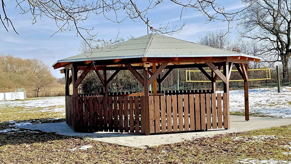 Bereits aus EU-Mitteln finanziert und umgesetzt: eine Schutzhütte auf dem Vereinsgelände des Heimat- und Traditionsvereins Großkühnau.