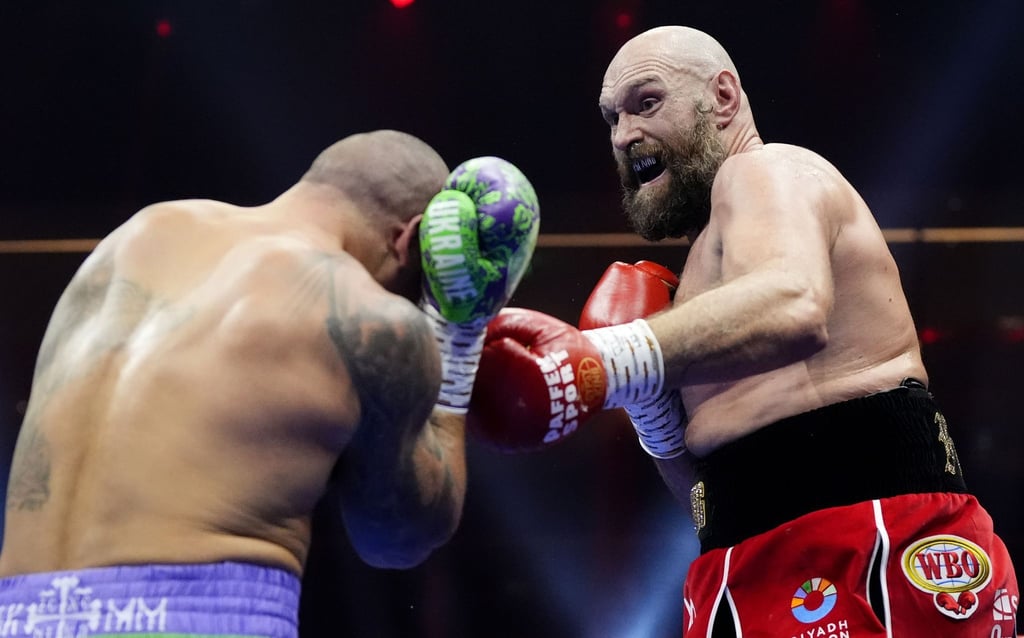 Tyson Fury (r) stiegt in Lonon wieder in den Ring. (Archivbild)