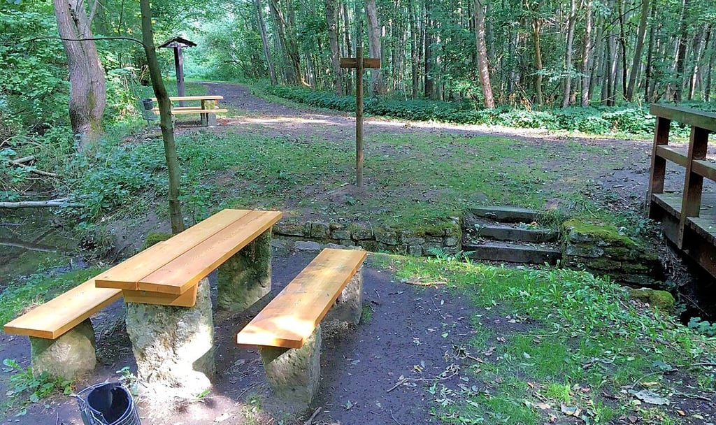 Auch an der Gesundheitsquelle mit Rastplatz im Seberla geht es vorbei.
