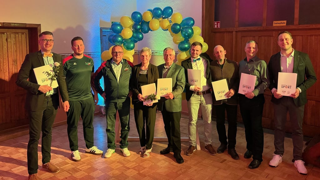 Oliver Witzke (v. l.), Tim Teßmann, Torsten Fieseler, Silvia Dörheit, Hubertus Nitzschke, Stefan Dreyer, Rene Knopp, Carsten Fuhrmann, Thomas Fischer