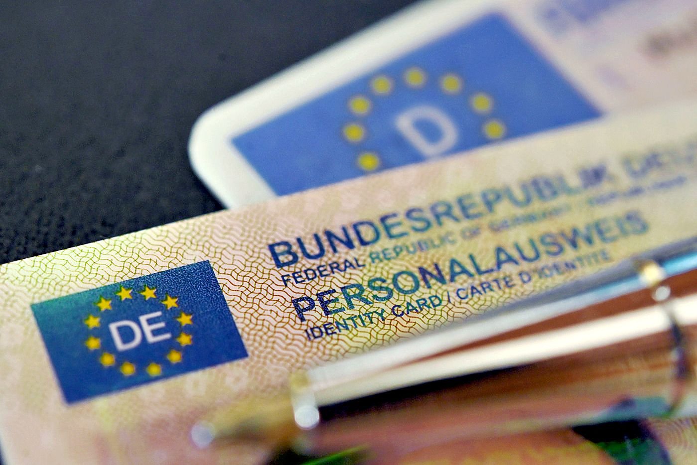Personalausweis wird deutschlandweit teurer: Ein halbes Jahr nach Einführung: Dessauer machen Passfotos für neuen Ausweis am liebsten im Bürgeramt
