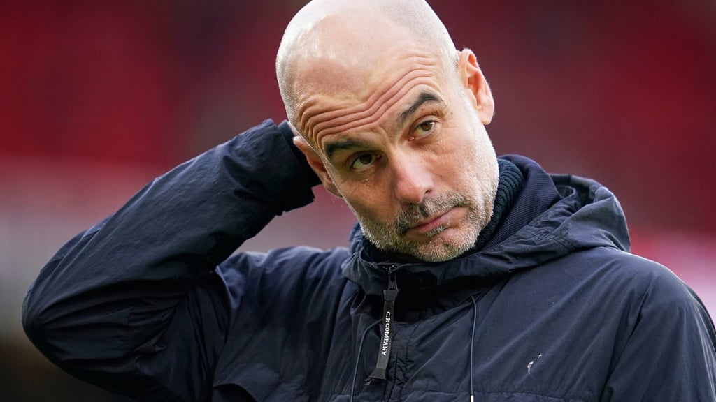 Manchester City-Coach Pep Guardiola stellt sich gegen umstrittene Aussagen von Manchester Uniteds Mitbesitzer Jim Ratcliffe zum Thema Migration. (Archivbild)