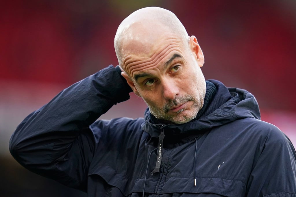 Manchester City-Coach Pep Guardiola stellt sich gegen umstrittene Aussagen von Manchester Uniteds Mitbesitzer Jim Ratcliffe zum Thema Migration. (Archivbild)