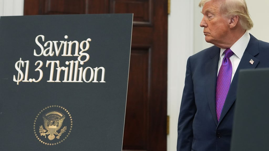 Trump verspricht sich große Einsparungen durch seinen Anti-Klima-Kurs.