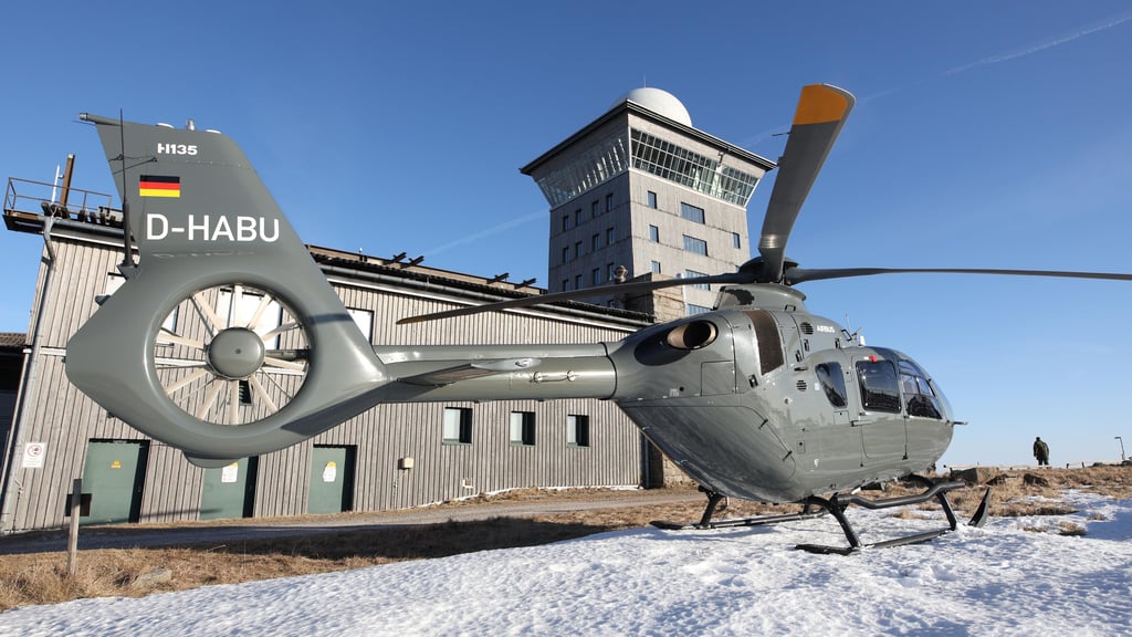 Bereits im Januar erkundeten Bundeswehrvertreter öffentlichkeitswirksam den Brockengipfel, auf dem im Mai 2026 ein Karriere-Camp stattfinden soll.