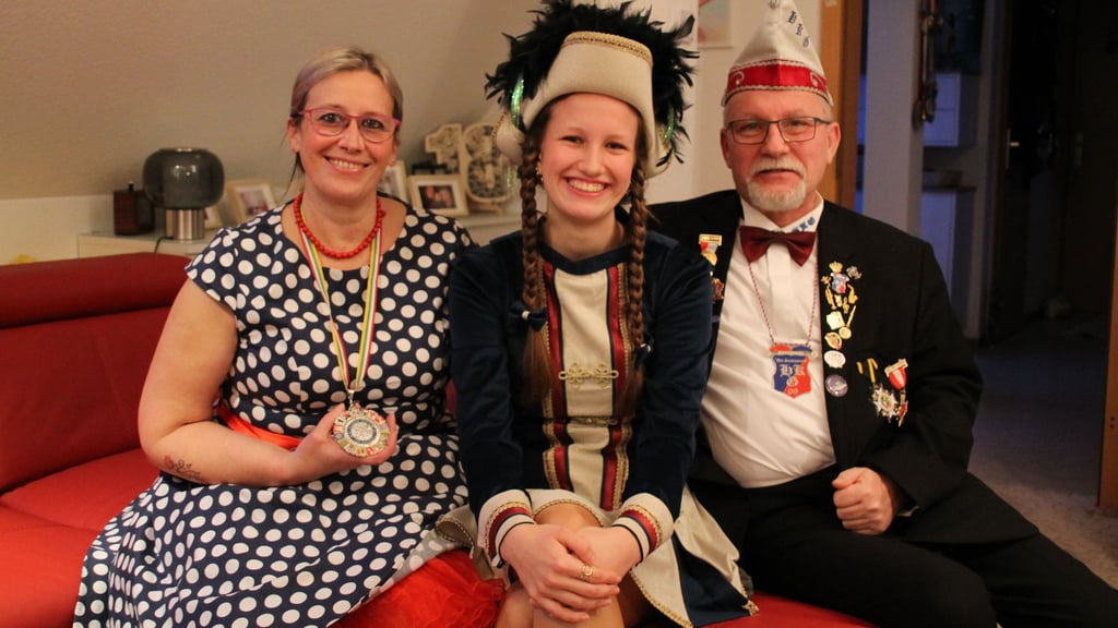 Teilen die Begeisterung für den Karneval: Annette Losse und Jörg Jurichs mit Tochter Antonia
