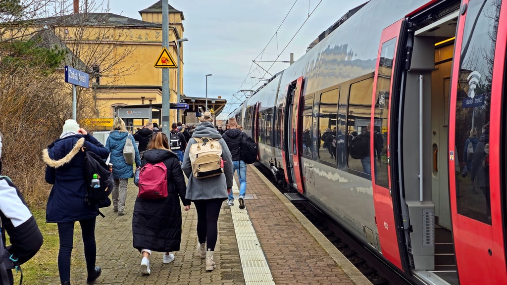 Bahnhof Zerbst, der Bahnsteig 1 in Richtung Magdeburg.