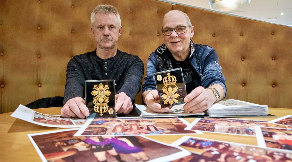 Volker Hermann und Harry Benckenstein vom Karnevalverein „Wolke“ schauen auf 40 gemeinsame Jahre zurück. Beide wurden mit dem Ehrenorden des Karneval-Landesverbandes geehrt.