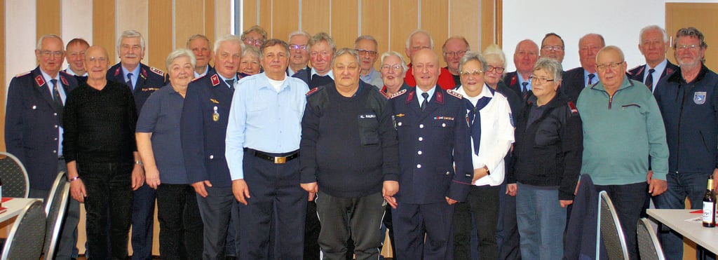 Gruppenfoto muss sein: 27 Alters- und Ehrenkameraden kamen am Donnerstag zusammen. Es war wie ein Klassentreffen. 