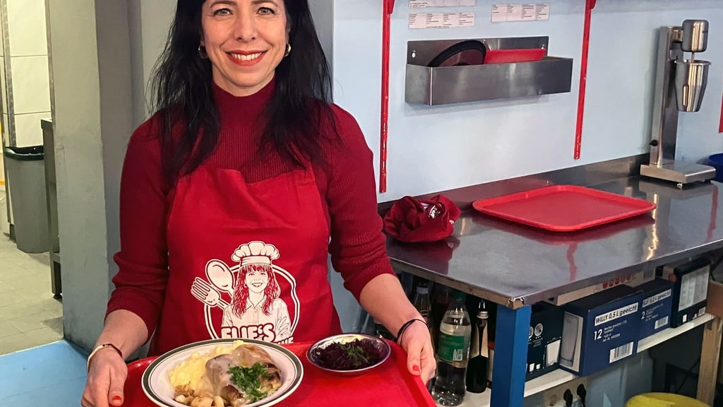 Elif Eralp führt die Linke als Spitzenkandidatin in die Wahl zum Berliner Abgeordnetenhaus am 20. September.