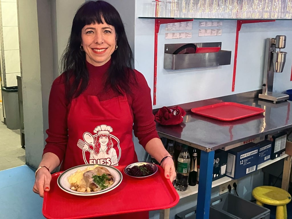 Elif Eralp führt die Linke als Spitzenkandidatin in die Wahl zum Berliner Abgeordnetenhaus am 20. September.